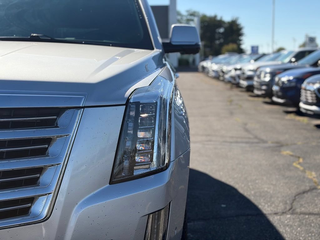 Used 2020 Cadillac Escalade Platinum AWD/4WD image 4