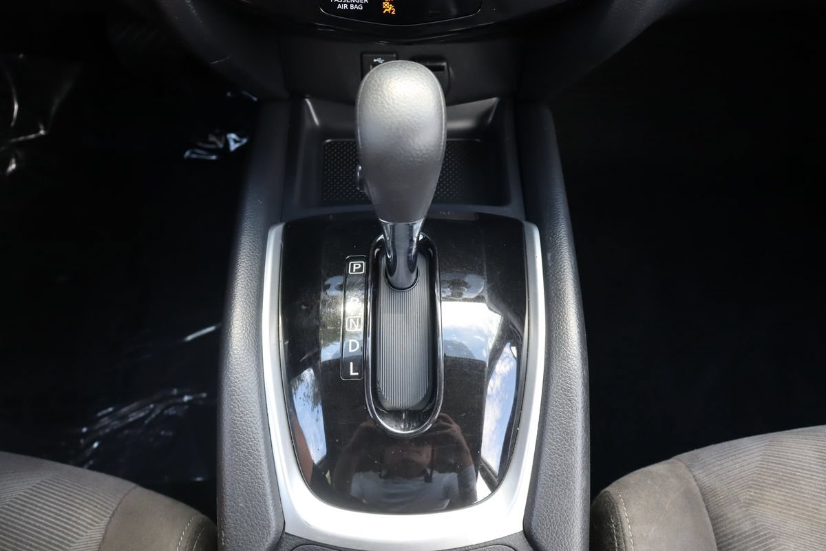 Used 2015 Nissan Rogue S AWD/4WD image 36