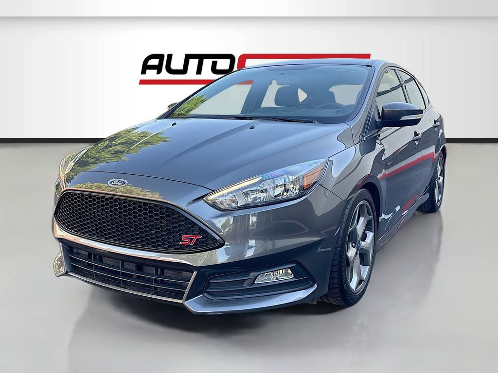 Used 2017 Ford Focus ST FWD image 3