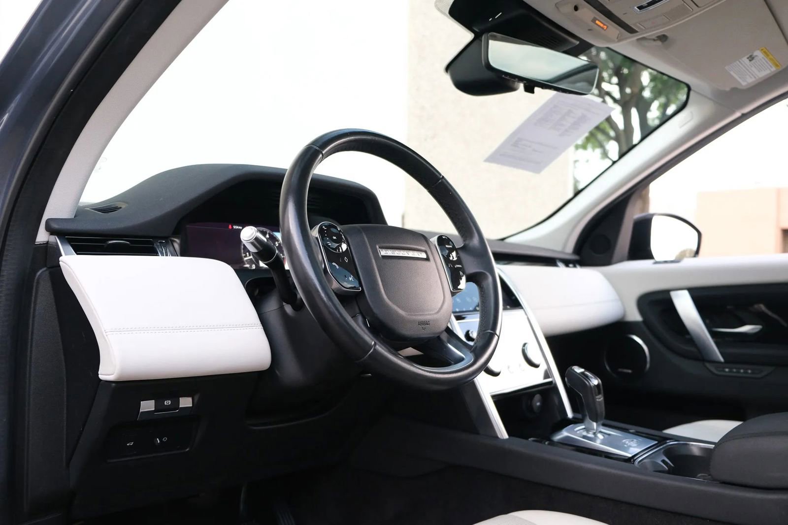 Used 2020 Land Rover Discovery Sport SE image 20