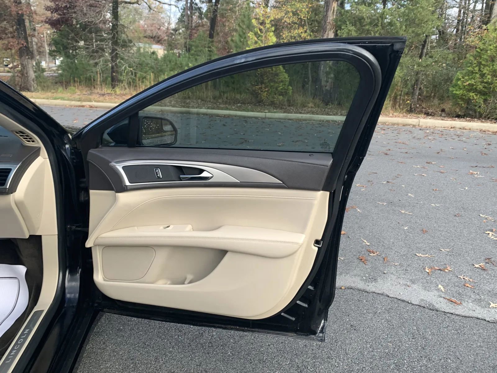 Used 2018 Lincoln MKZ Premiere image 27