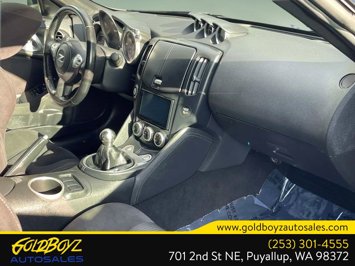 Used 2017 Nissan 370Z Coupe RWD image 14