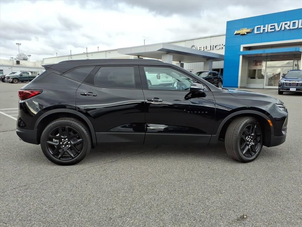 New 2025 Chevrolet Blazer LT w/ LPO, Black Grille Bar Package image 3
