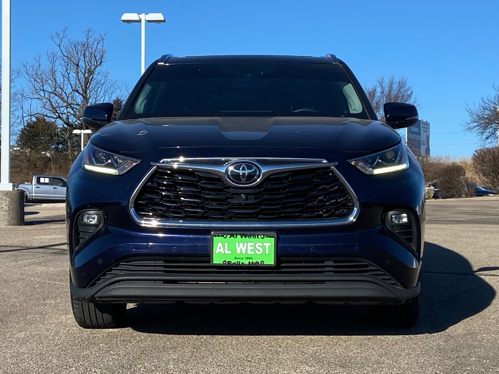 Used 2020 Toyota Highlander Limited image 3