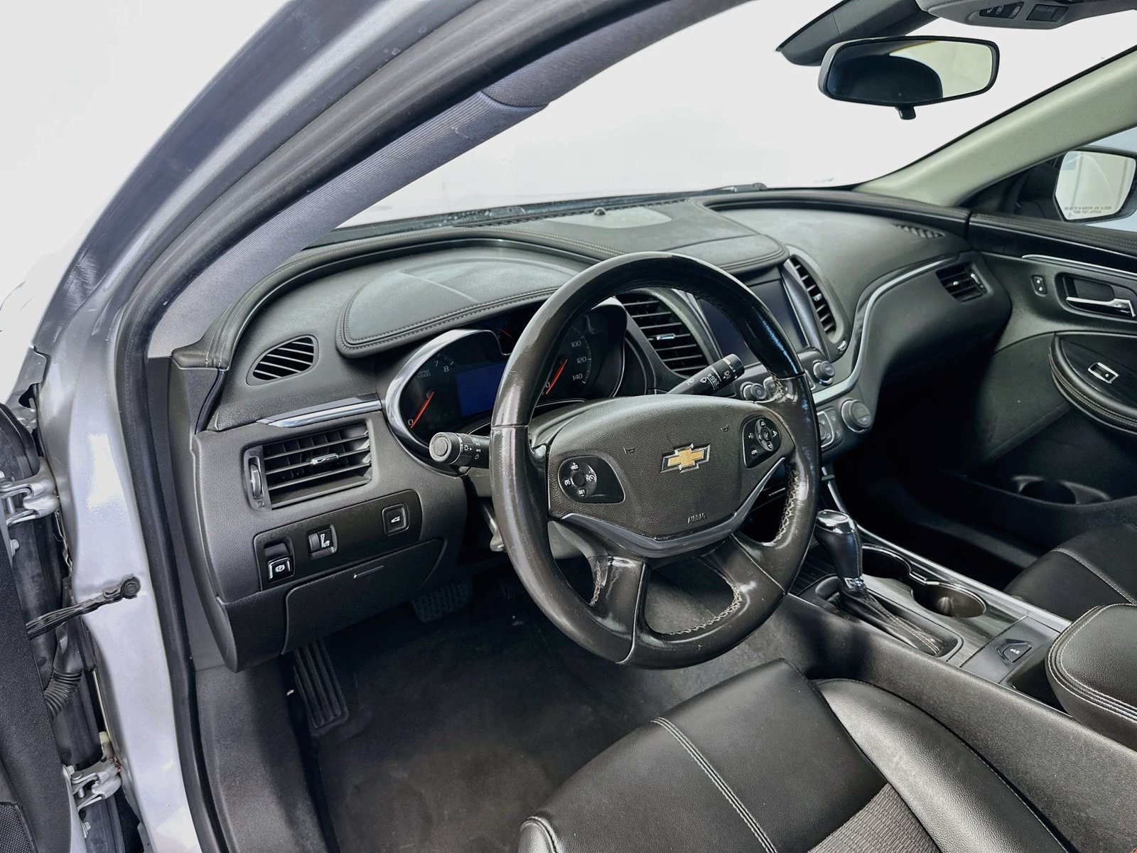 Used 2017 Chevrolet Impala LT FWD image 9