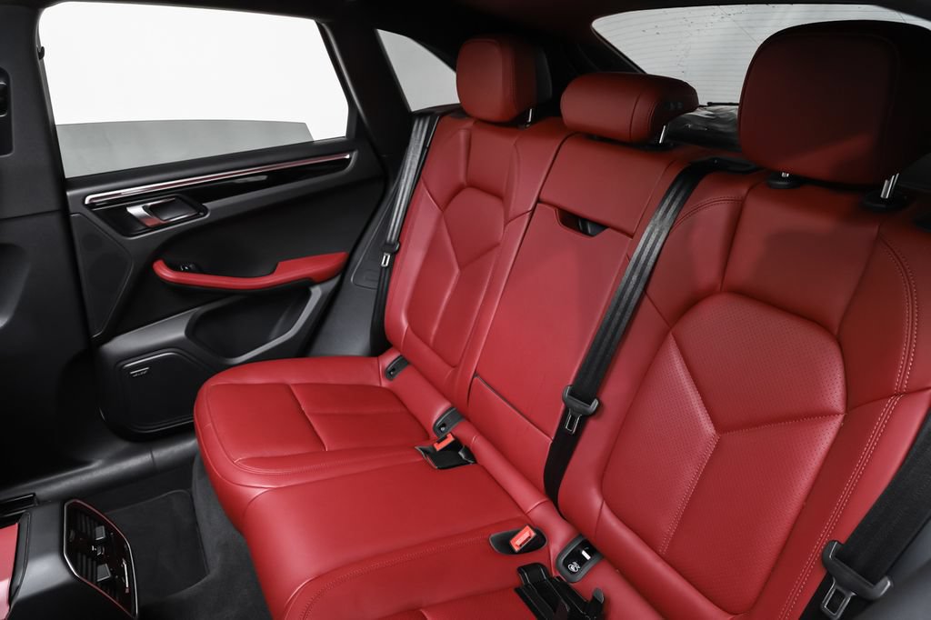 Used 2025 Porsche Macan AWD/4WD image 11