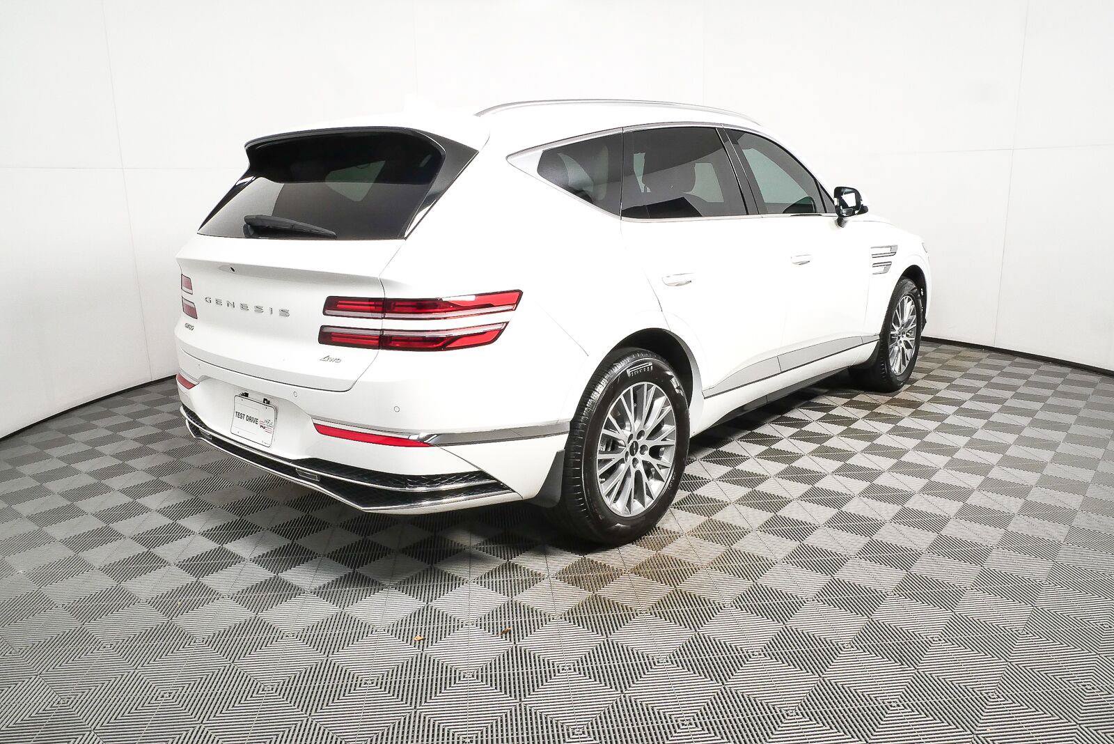Used 2025 Genesis GV80 2.5T AWD/4WD image 3