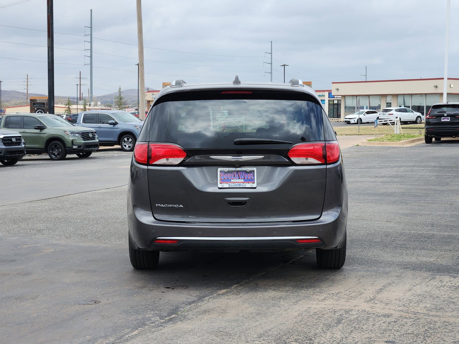 Used 2020 Chrysler Pacifica Touring-L Plus image 8