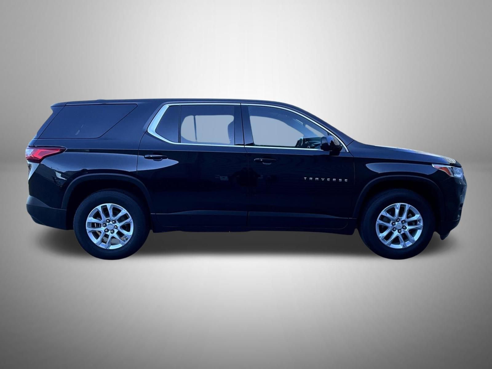 Used 2019 Chevrolet Traverse LS AWD/4WD image 4