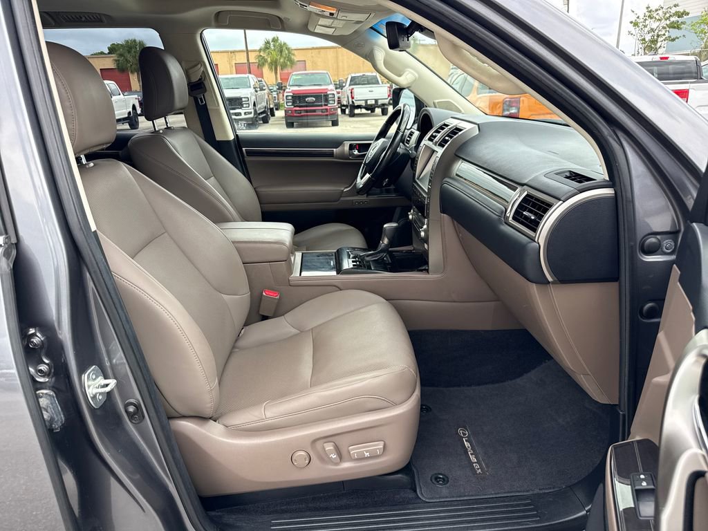 Used 2020 Lexus GX 460 Premium w/ Premium Package AWD/4WD image 28