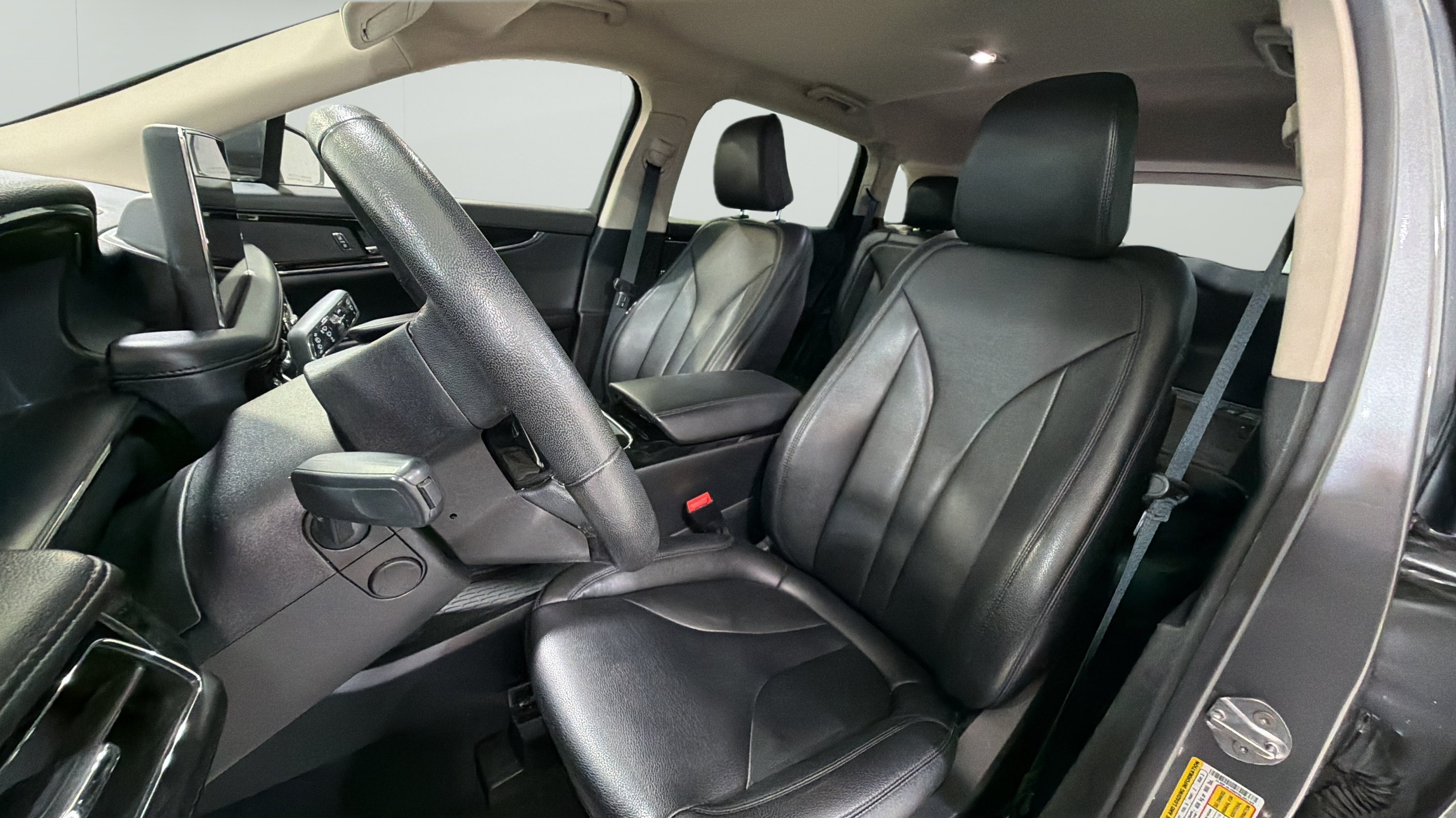 Used 2023 Lincoln Nautilus FWD w/ Premium Package image 9