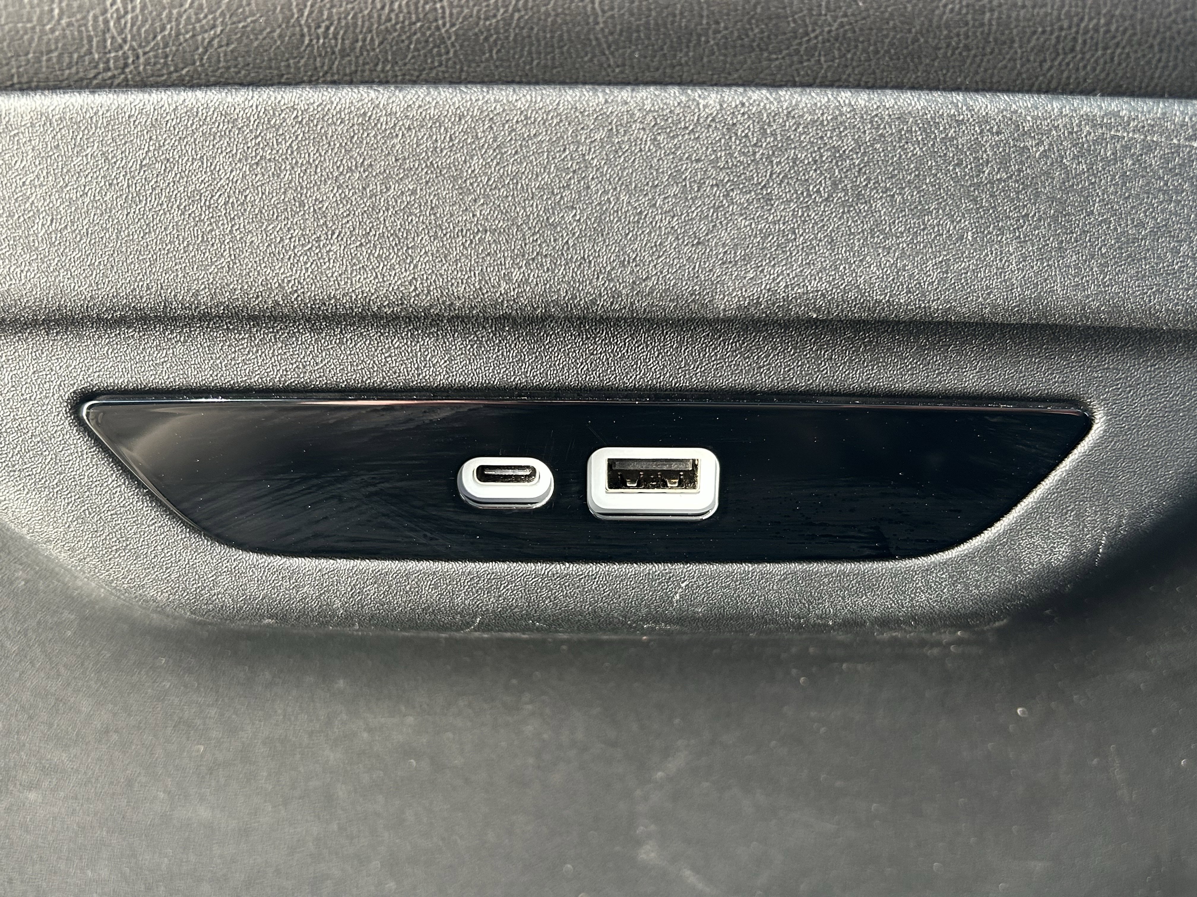 Used 2025 Chrysler Pacifica Limited image 21