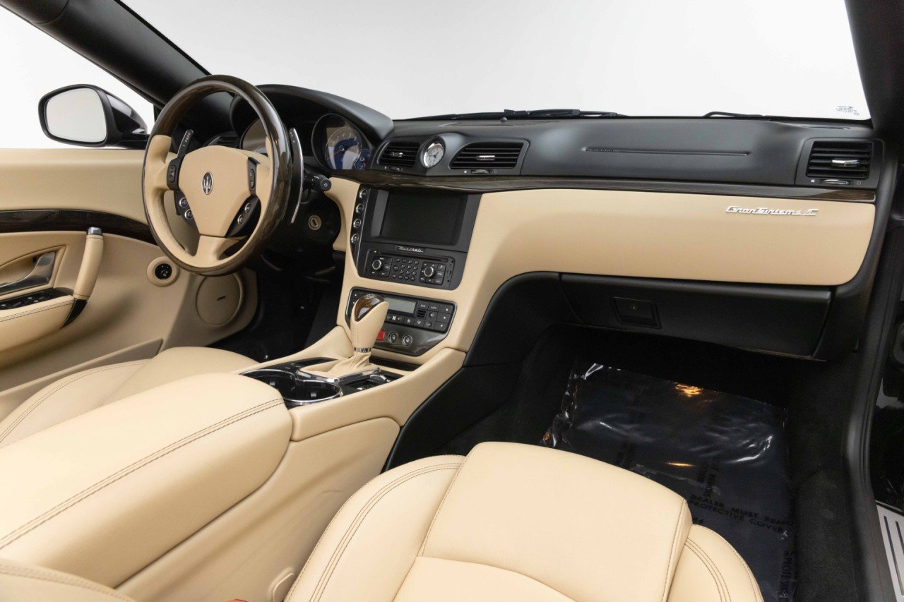 Used 2015 Maserati GranTurismo Convertible RWD image 2