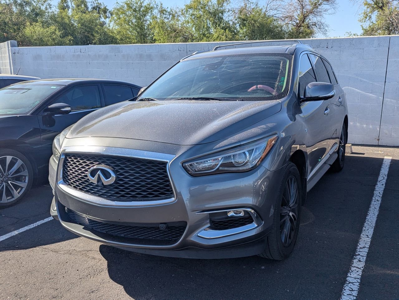 Used 2017 INFINITI QX60 Luxe w/ Deluxe Technology Package AWD/4WD image 2