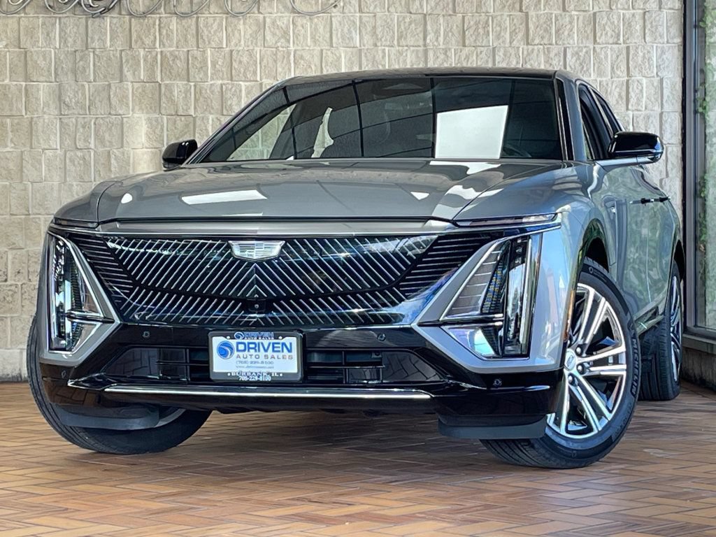 Used 2024 Cadillac Lyriq Luxury w/ LPO, Floor Liner Package RWD image 2