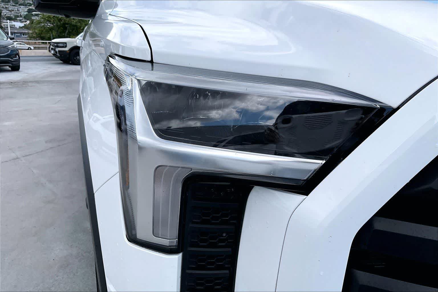 Used 2024 Toyota Tundra Limited AWD/4WD image 31