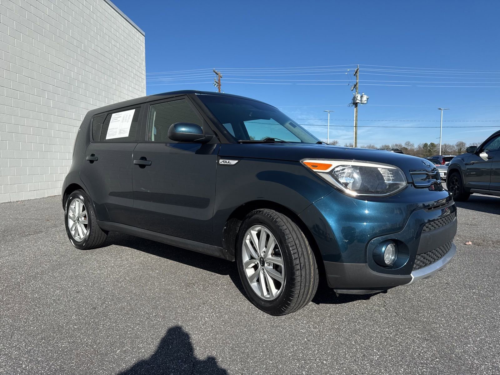 Used 2017 Kia Soul + image 3