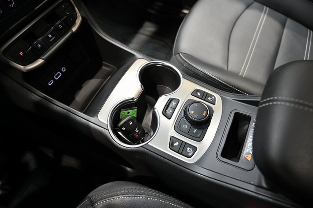 Used 2024 GMC Terrain Denali w/ Denali Premium Package image 18