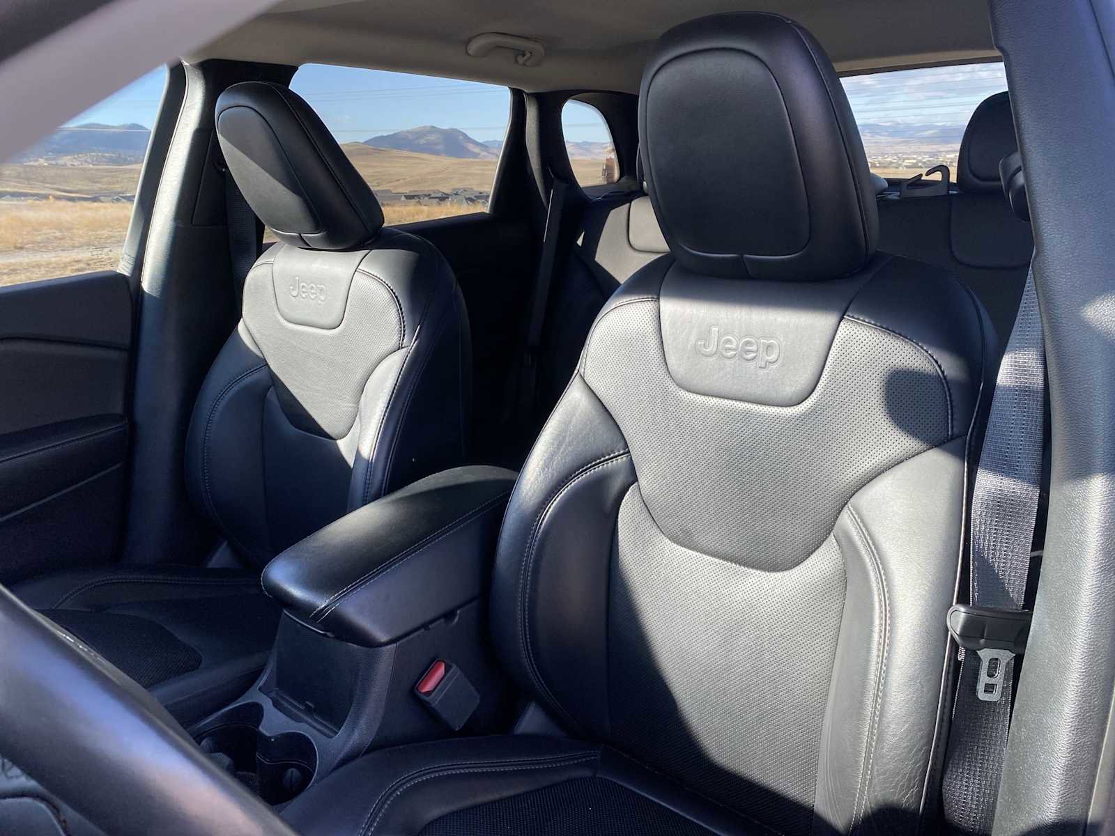 Used 2019 Jeep Cherokee Limited image 15