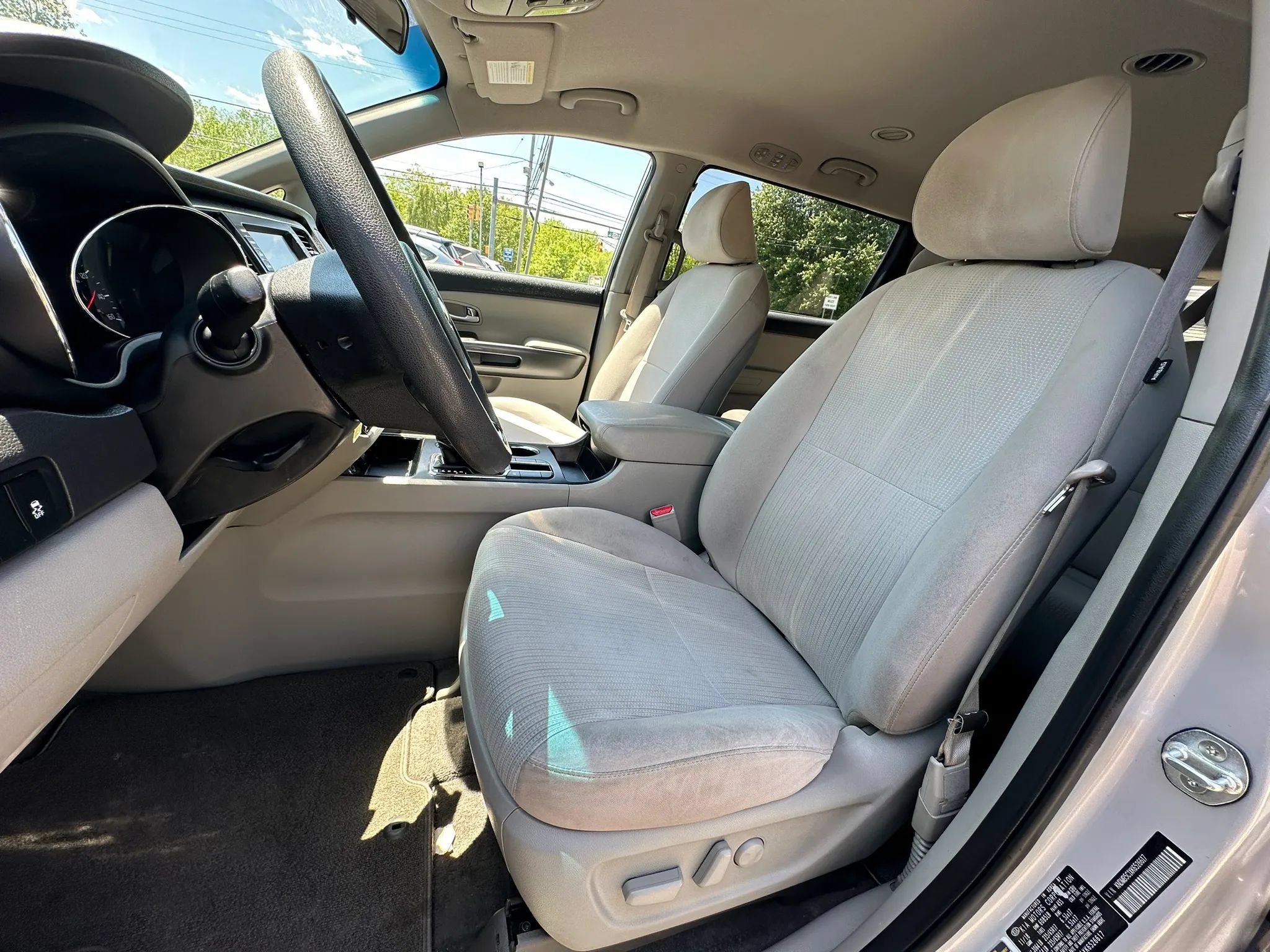 Used 2019 Kia Sedona LX FWD image 24