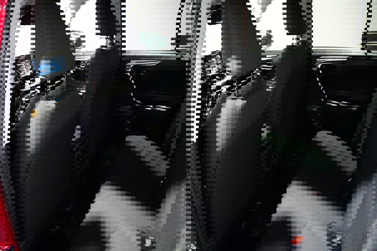 Used 2022 Toyota RAV4 LE image 16