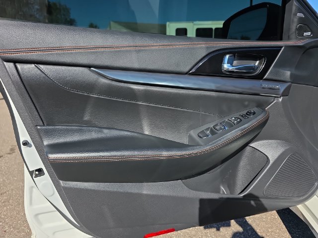 Used 2022 Nissan Maxima SR FWD image 13