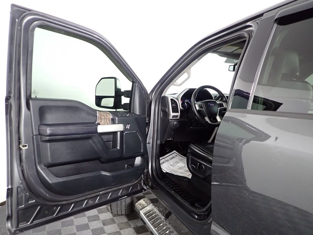 Used 2019 Ford F350 Lariat w/ Chrome Package image 19