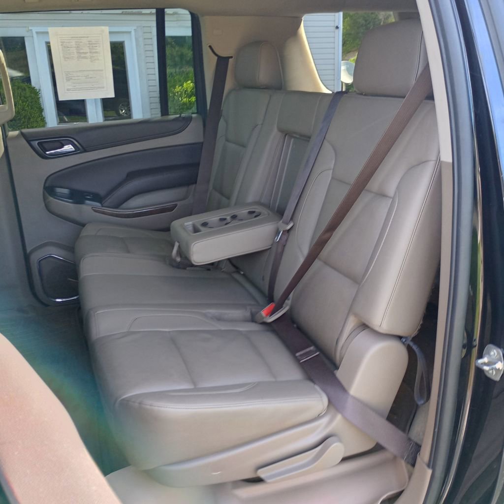 Used 2019 Chevrolet Suburban LT RWD image 17