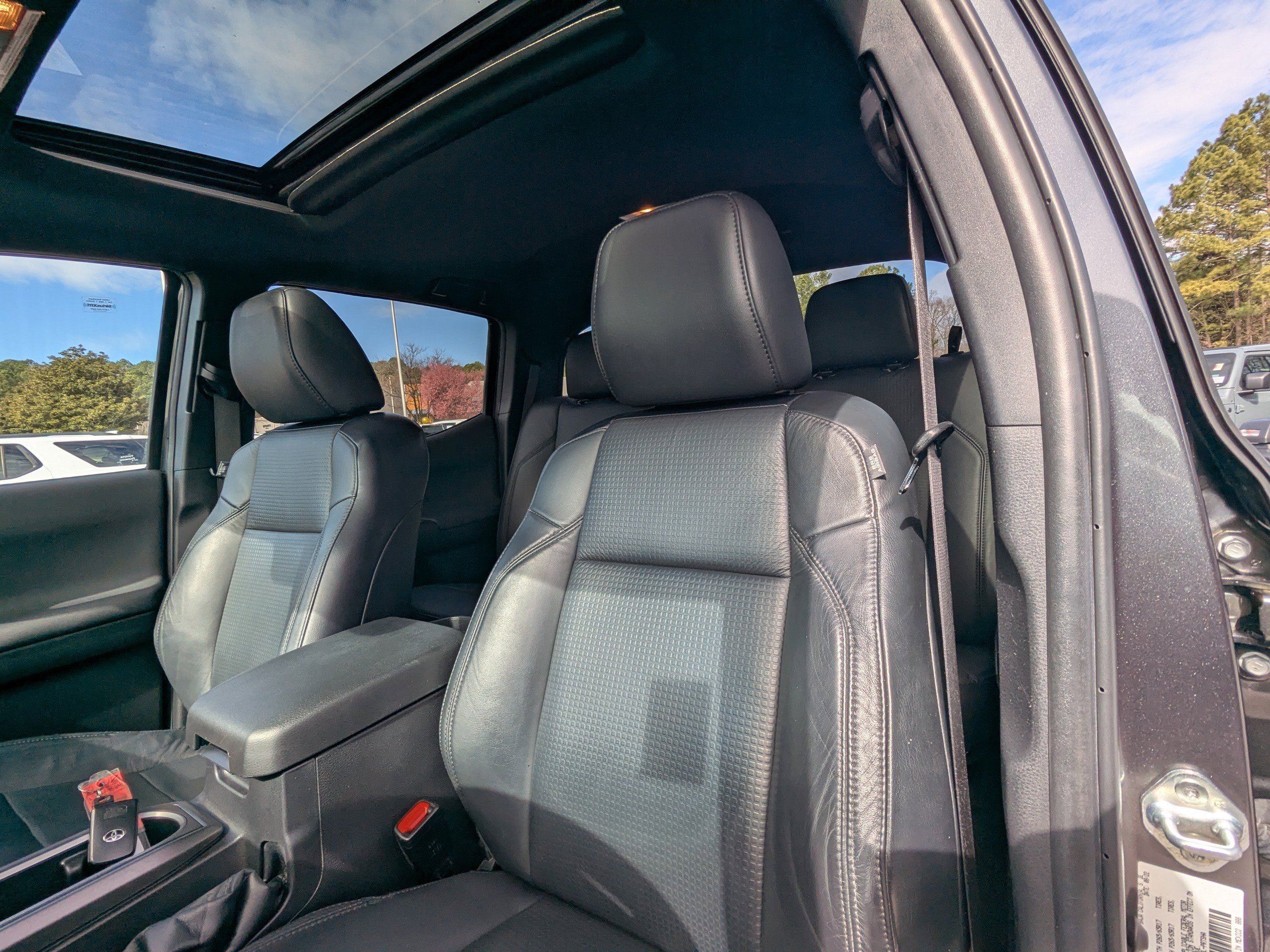 Used 2022 Toyota Tacoma TRD Sport w/ TRD Premium Sport Package image 9