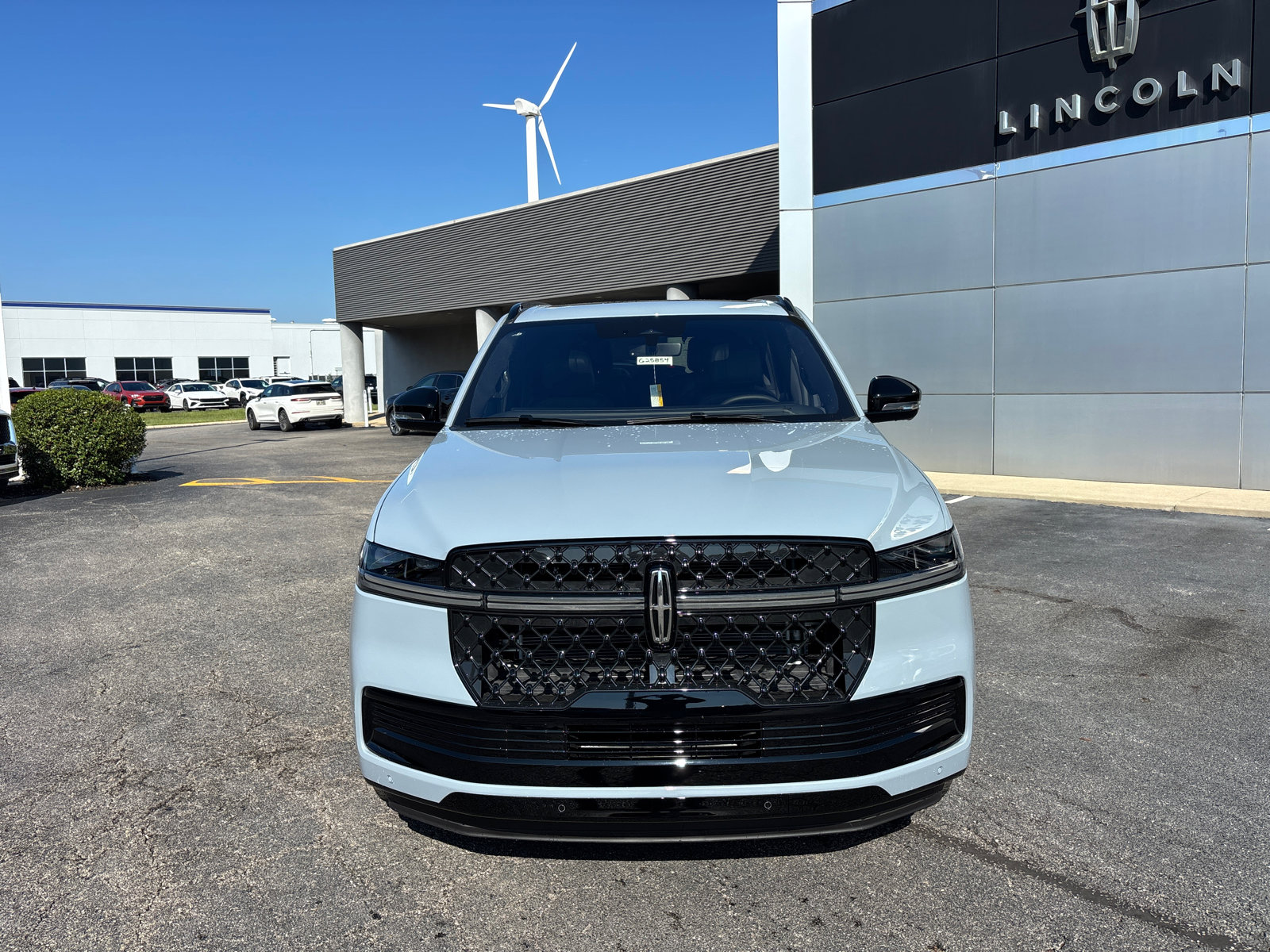 New 2025 Lincoln Navigator Reserve w/ Jet Appearance Package image 2