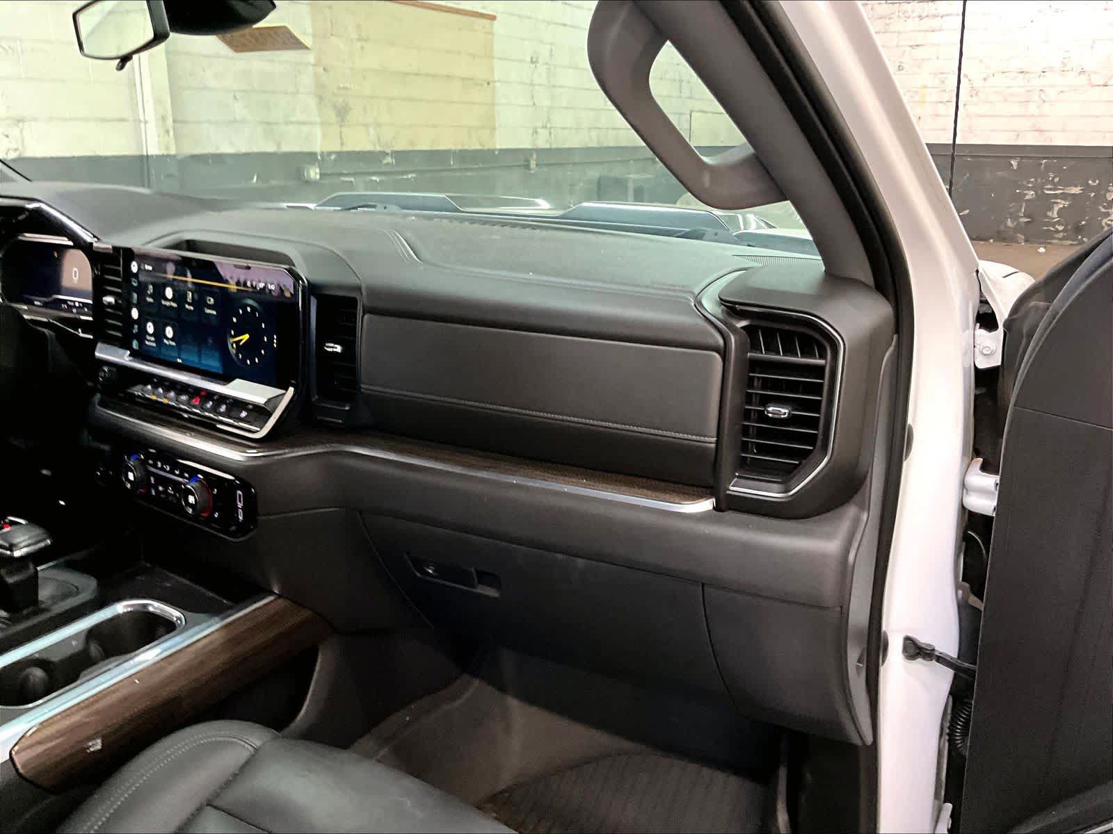 Used 2022 Chevrolet Silverado 1500 LT Trail Boss w/ Convenience Package II AWD/4WD image 18