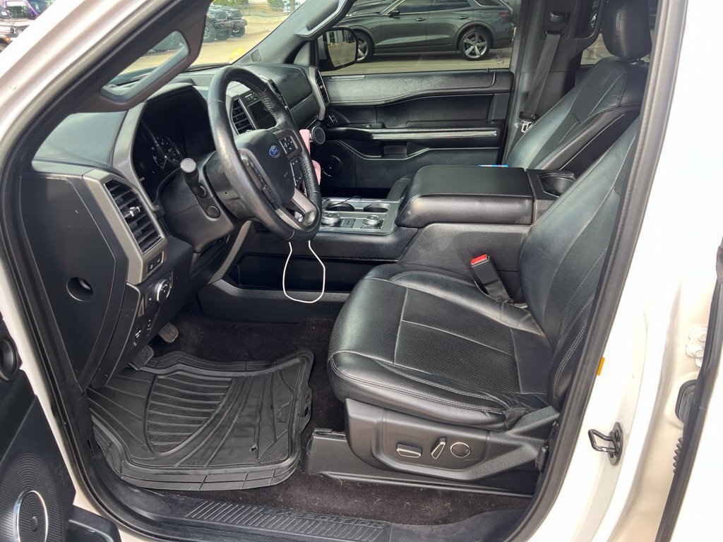 Used 2018 Ford Expedition XLT w/ Equipment Group 202A AWD/4WD image 6