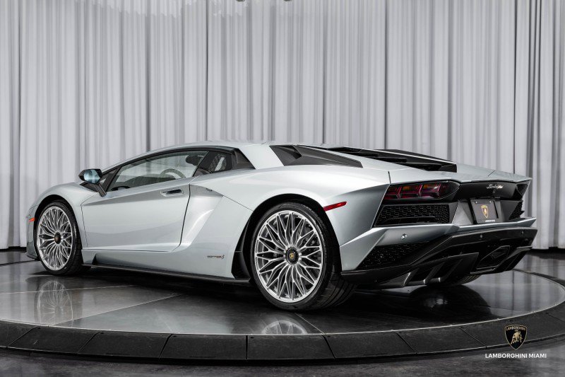 Used 2018 Lamborghini Aventador S image 26