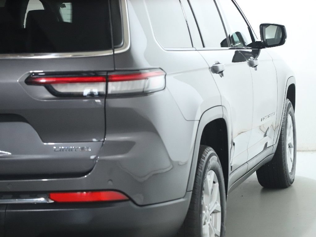 Used 2023 Jeep Grand Cherokee L Limited AWD/4WD image 46
