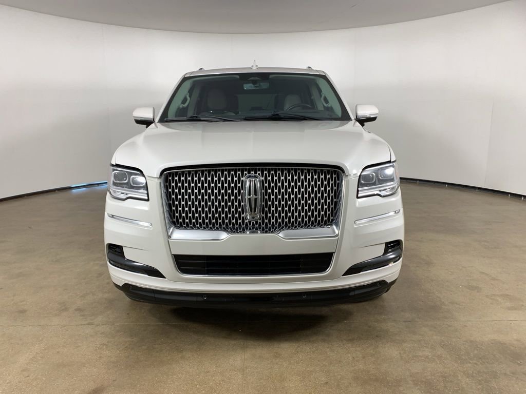Used 2023 Lincoln Navigator L Reserve AWD/4WD image 3