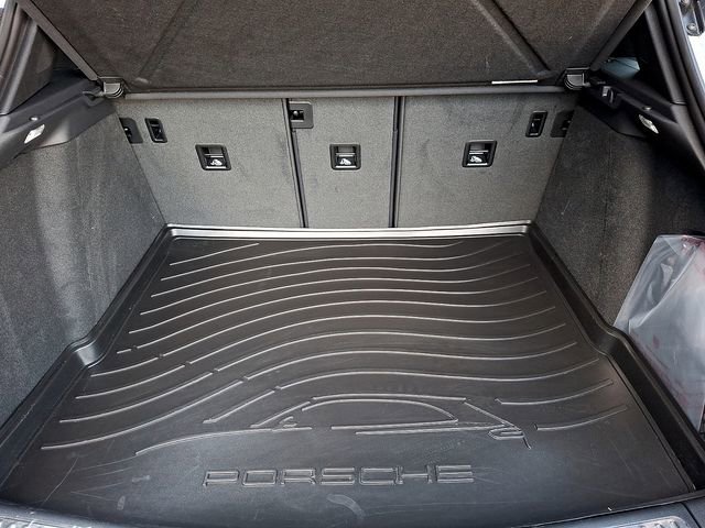 Certified 2026 Porsche Macan AWD/4WD image 31
