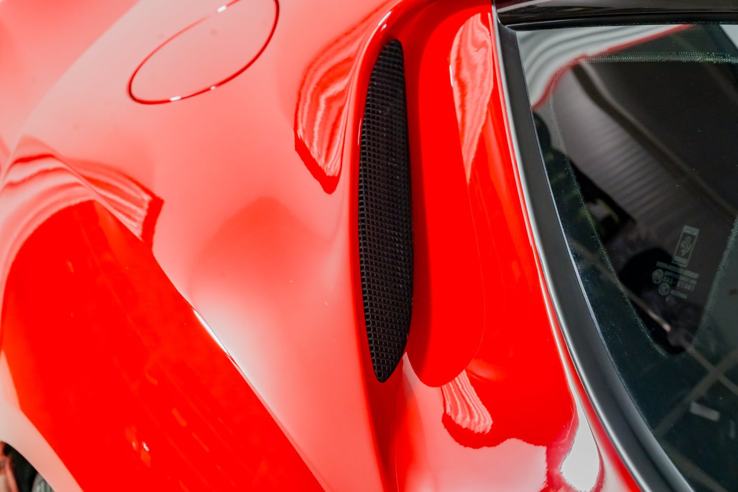 Used 2018 Ferrari 812 Superfast RWD image 29