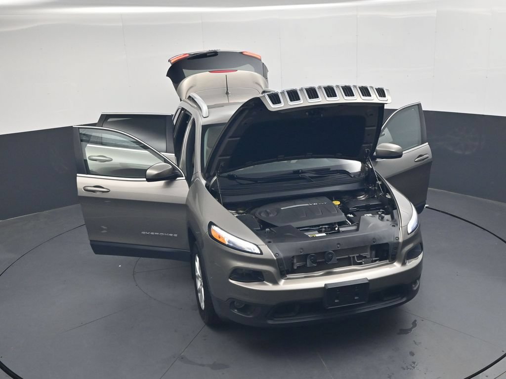 Used 2018 Jeep Cherokee Latitude w/ Cold Weather Group AWD/4WD image 49