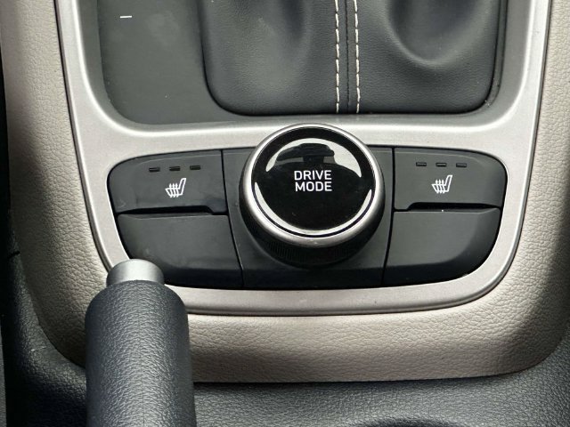 Used 2025 Hyundai Venue Limited FWD image 24