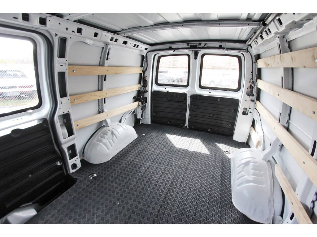 Used 2024 GMC Savana 2500 w/ Driver Convenience Package image 15