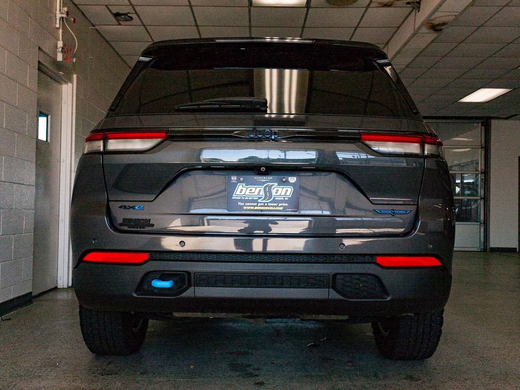 Certified 2022 Jeep Grand Cherokee Trailhawk AWD/4WD image 6