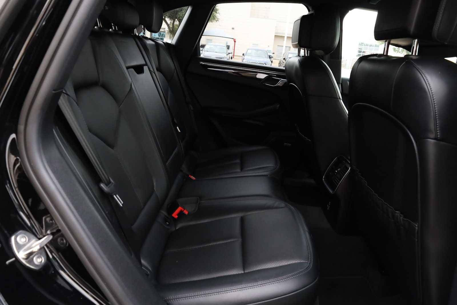Used 2021 Porsche Macan AWD/4WD image 38