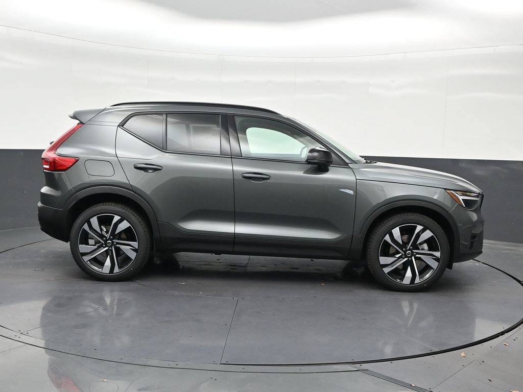 New 2026 Volvo XC40 B5 Plus AWD/4WD image 6
