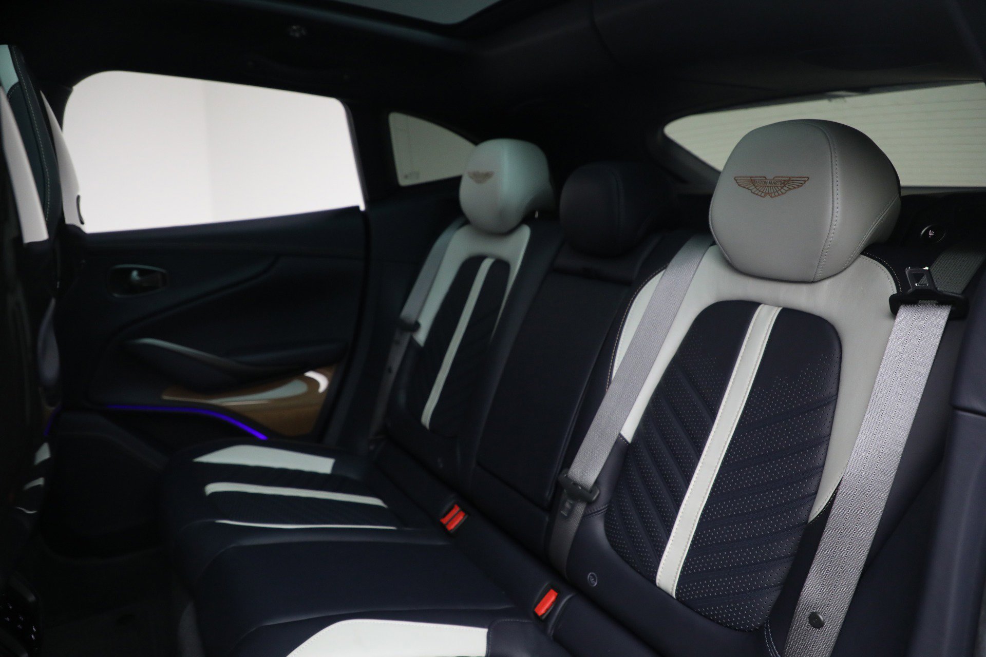 Used 2024 Aston Martin DBX 707 image 19