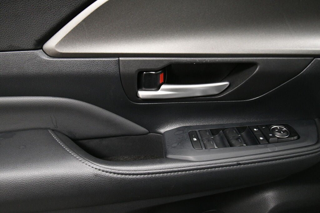 Certified 2025 Toyota Grand Highlander AWD image 11
