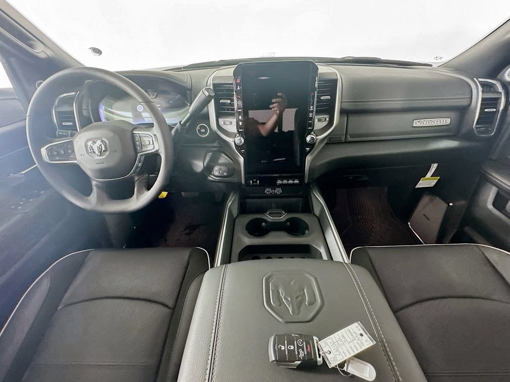 New 2026 RAM 2500 Laramie AWD/4WD image 9