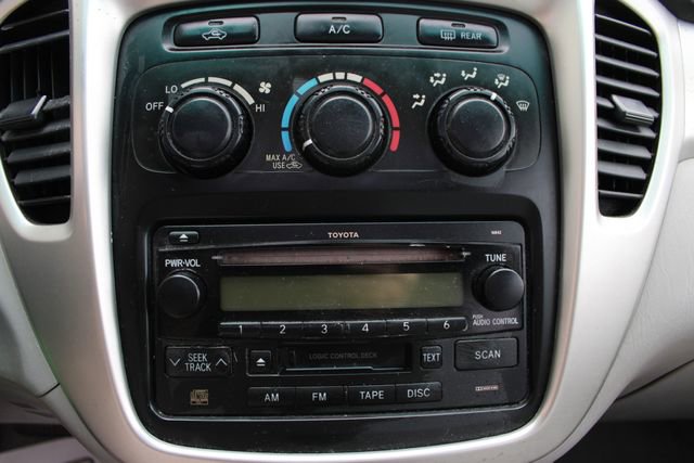 Used 2005 Toyota Highlander 4WD V6 w/ 3rd Row image 13