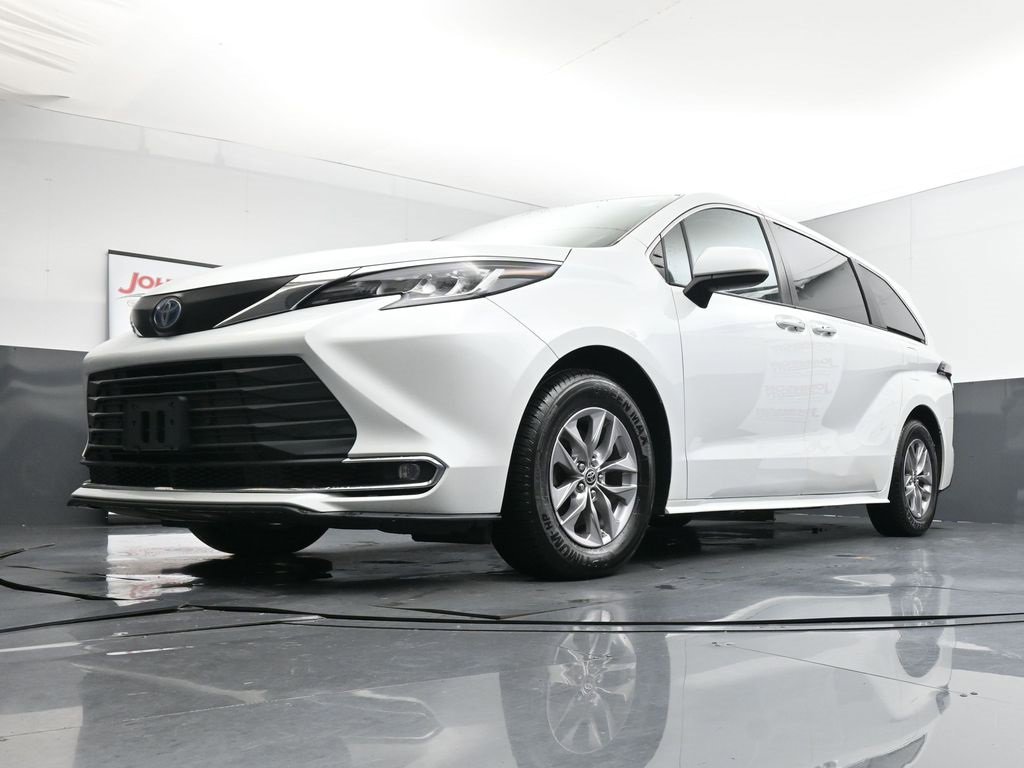 Used 2022 Toyota Sienna XLE image 20