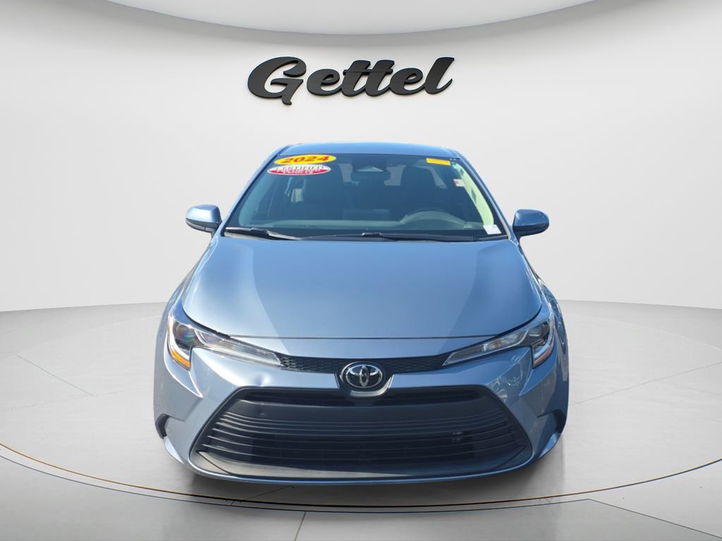 Used 2024 Toyota Corolla LE FWD image 2