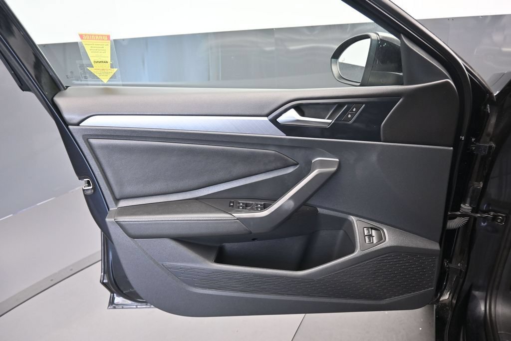 Used 2024 Volkswagen Jetta SE FWD image 9